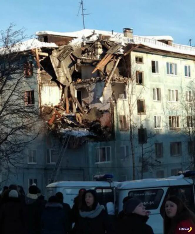 После взрыва в жилом доме. Дом после взрыва. Дом после взрыва газа. Дом, восстановленный после взрыва газа.