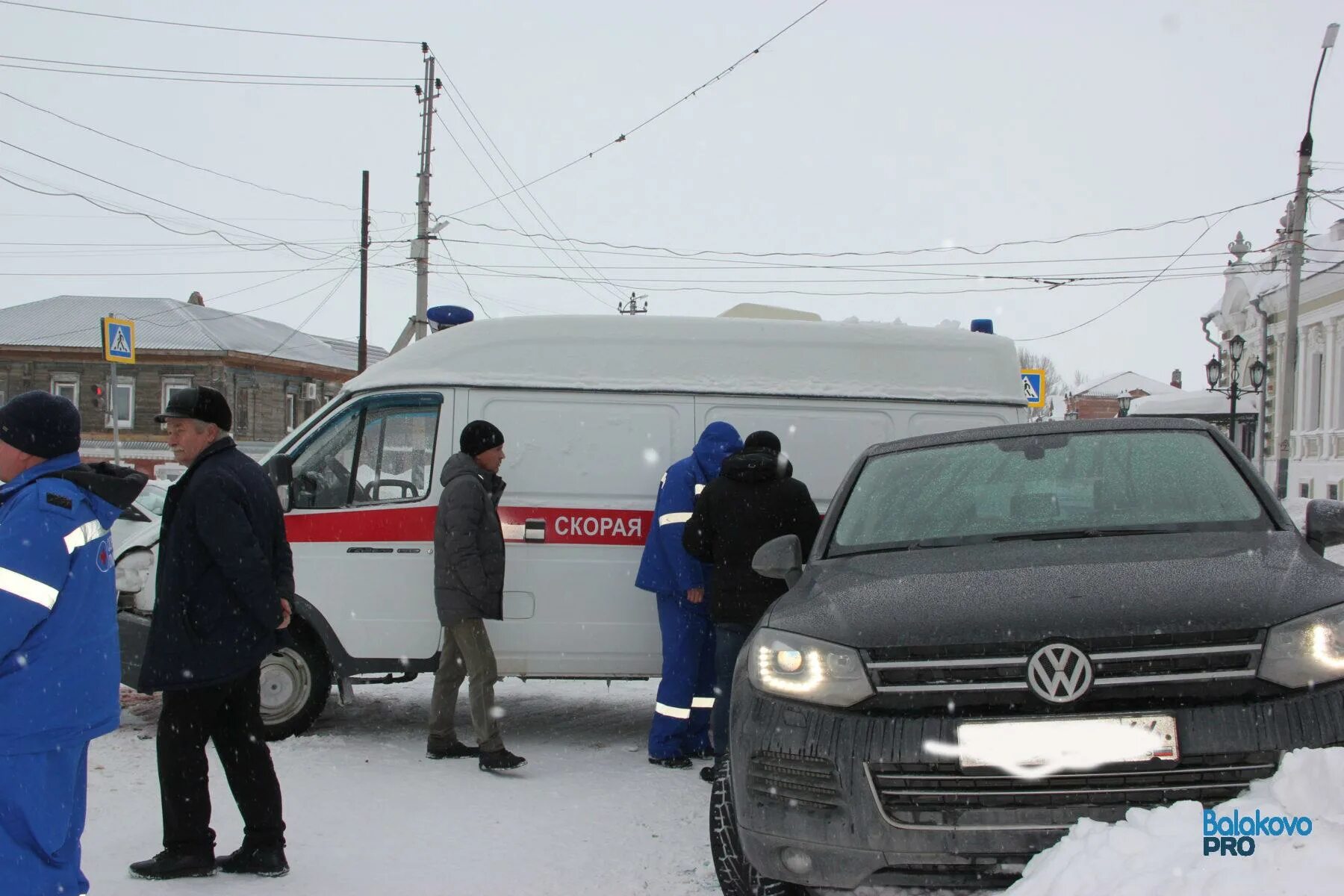 Скорая днр номер. Вызов скорой помощи. 28 апреля день скорой помощи картинки. Автопарк скорой помощи москва. Номер скорой помощи 103.