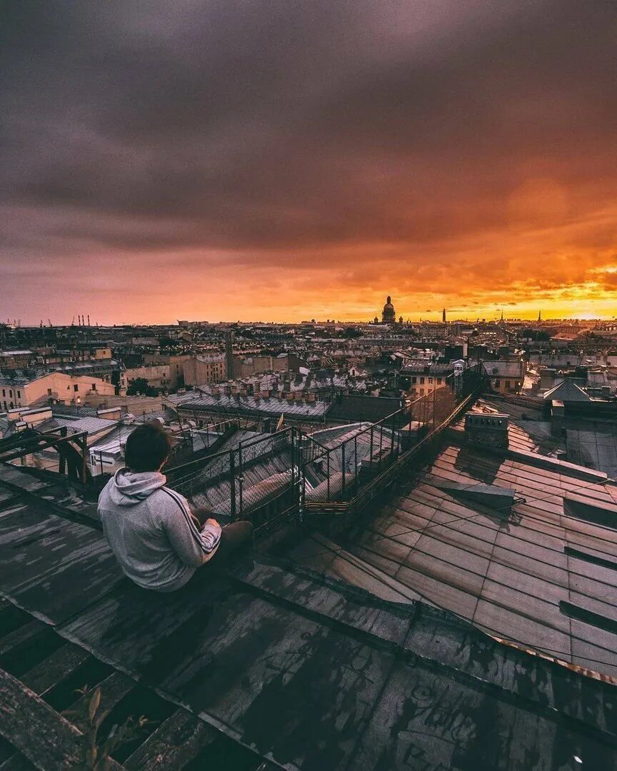 Крыша исаакиевского собора. Лиговский проспект 65 крыша. Крыша отражается. На крыше городских домов. Закат на крыше.