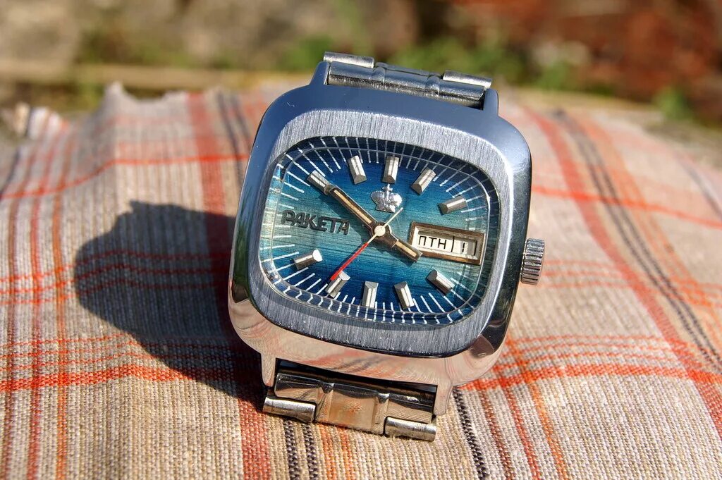 часы слава кварц 3055. часы нии. наручные часы электромеханические. нии часовой промышленности ссср. часы нии.