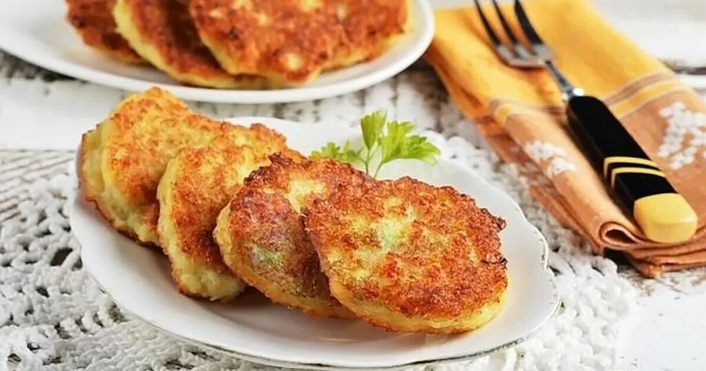 Сочные котлеты с манкой. Рыбные котлеты с манкой. Котлеты с минтая рецепт с манкой. Котлеты из минтая. Лето я поджарен как котлета.