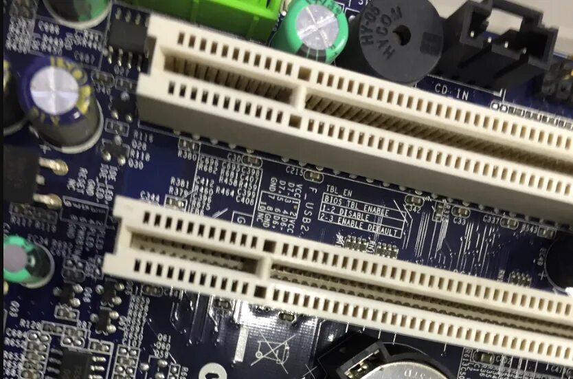 Слот pci. Слот pcie x16. Армированный слот pci. Разъем pci express x16 на материнской. Слотов pci-express х1.