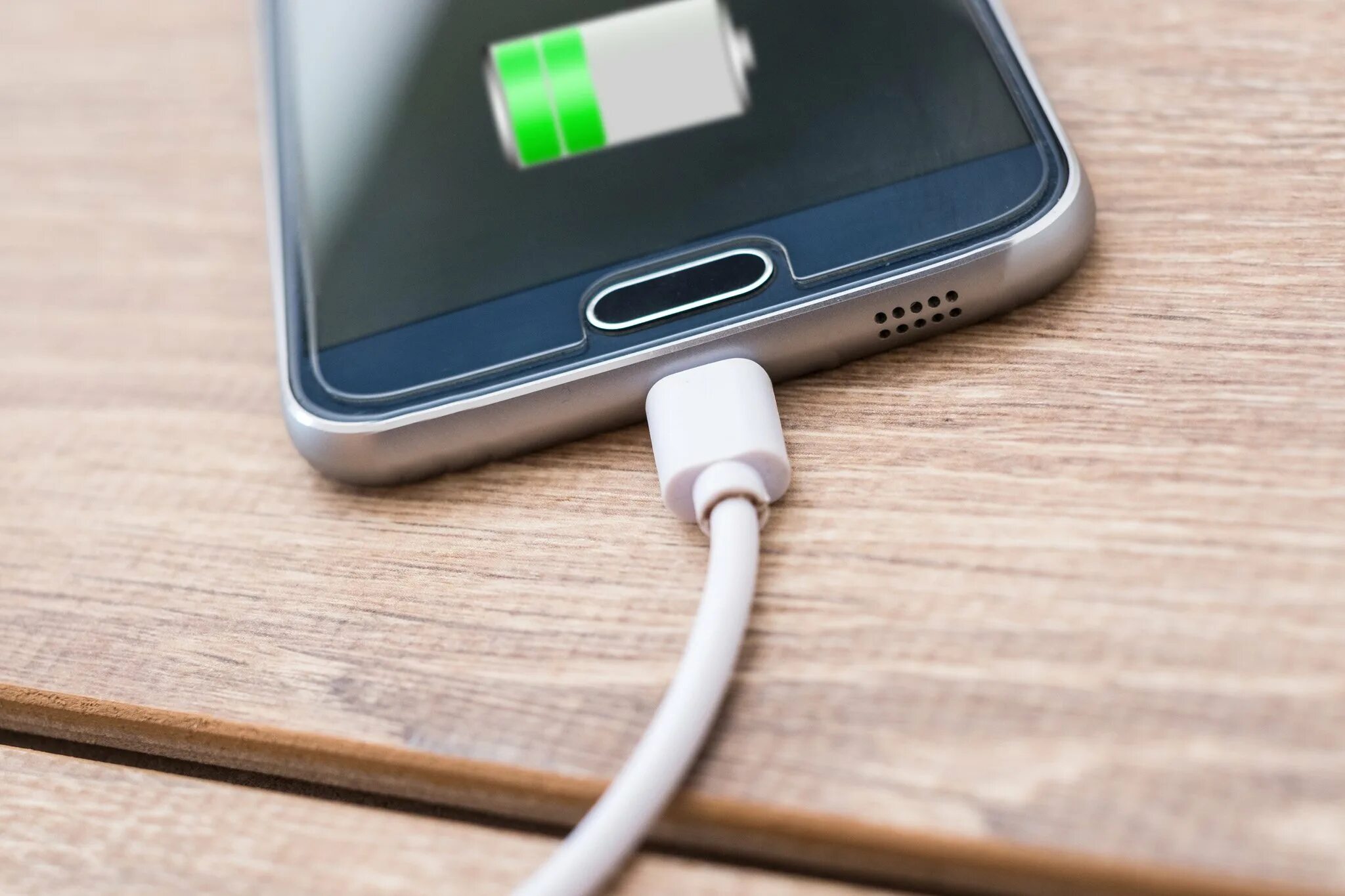 Телефон медленно заряжается причины. Долго заряжается смартфон. Samsung galaxy note 10 быстрая зарядка. Смартфон заряжается. Причины медленной зарядки смартфона.