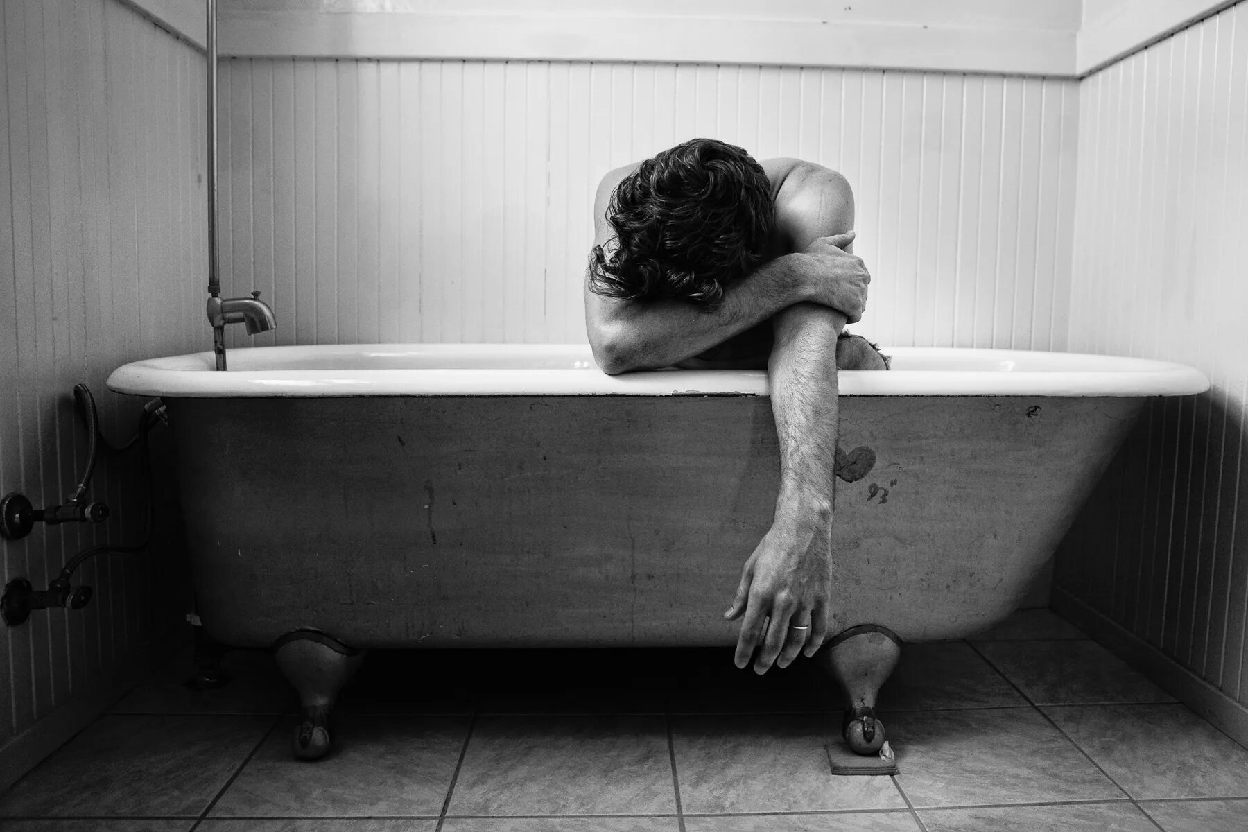 ванная полная льда. к чему снится человек в ванне. сонник-толкование снов переливается ванная. фотосессия в ванне. картина девушка в ванной.