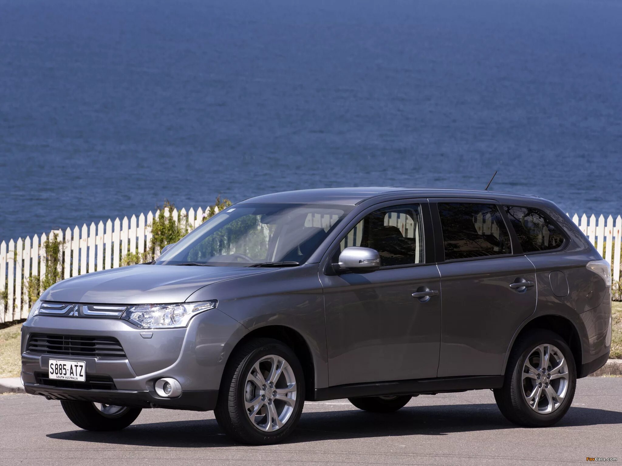 Митсубиси Аутлендер 4. Mitsubishi Outlander 2013. Мицубиси Аутлендер 4 поколения. Мицубиси Аутлендер 2012.