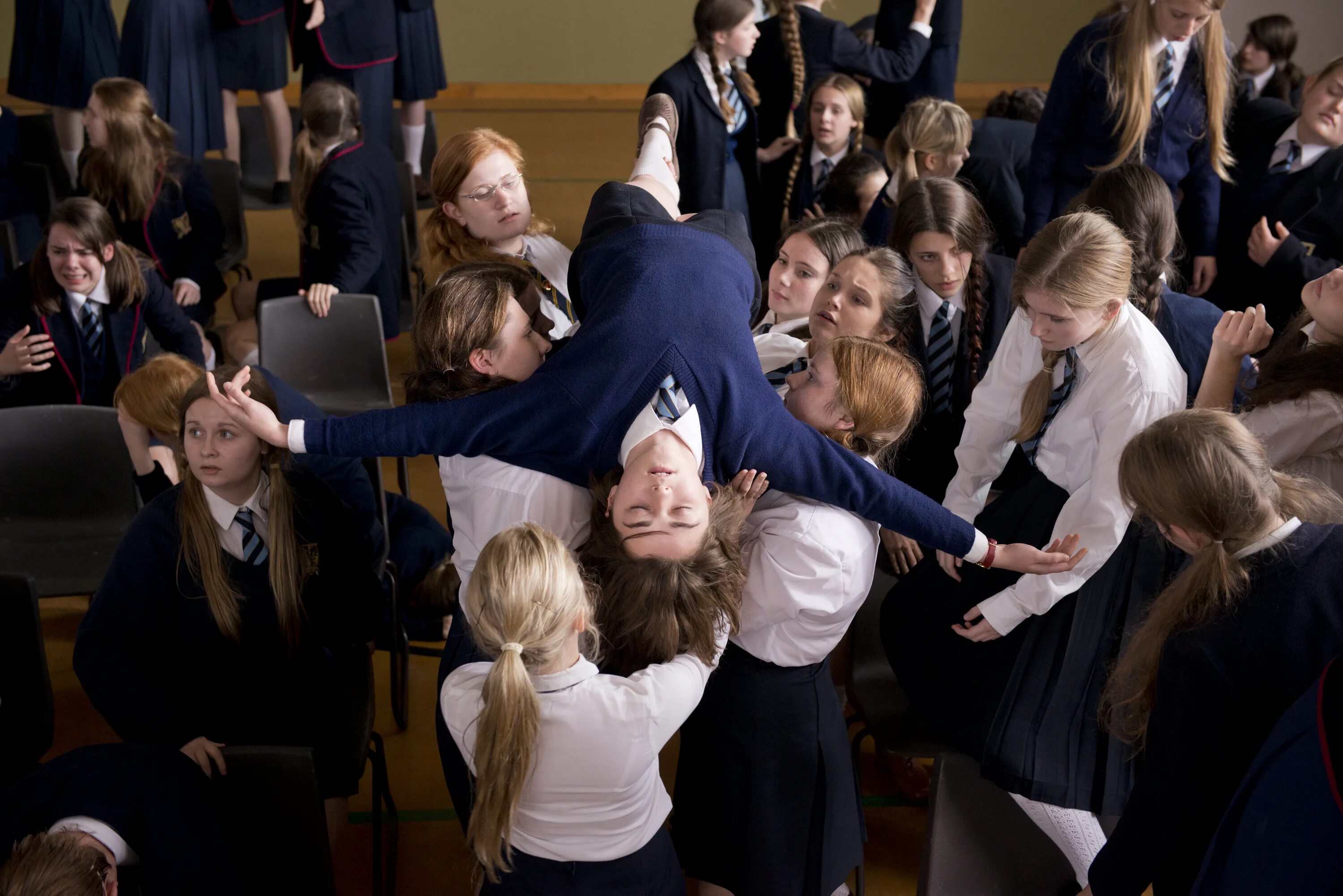The Falling (2014) Мэйси Уильямс. The Falling 2014 фильм. Падение фильм 2014. The Falling (2014) Мэйси Уильямс сцены