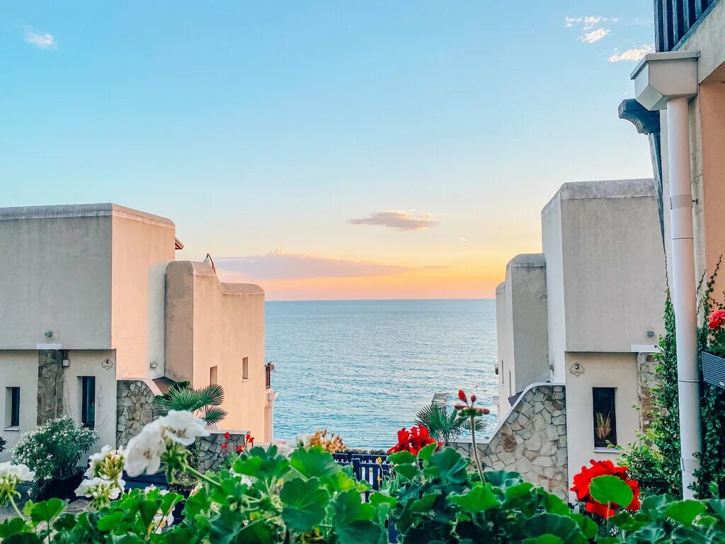 Ак санторини сочи. Санторини клаб сочи. Жк санторини клаб в сочи. Жк санторини сочи. Улица пирогова 10 сочи.