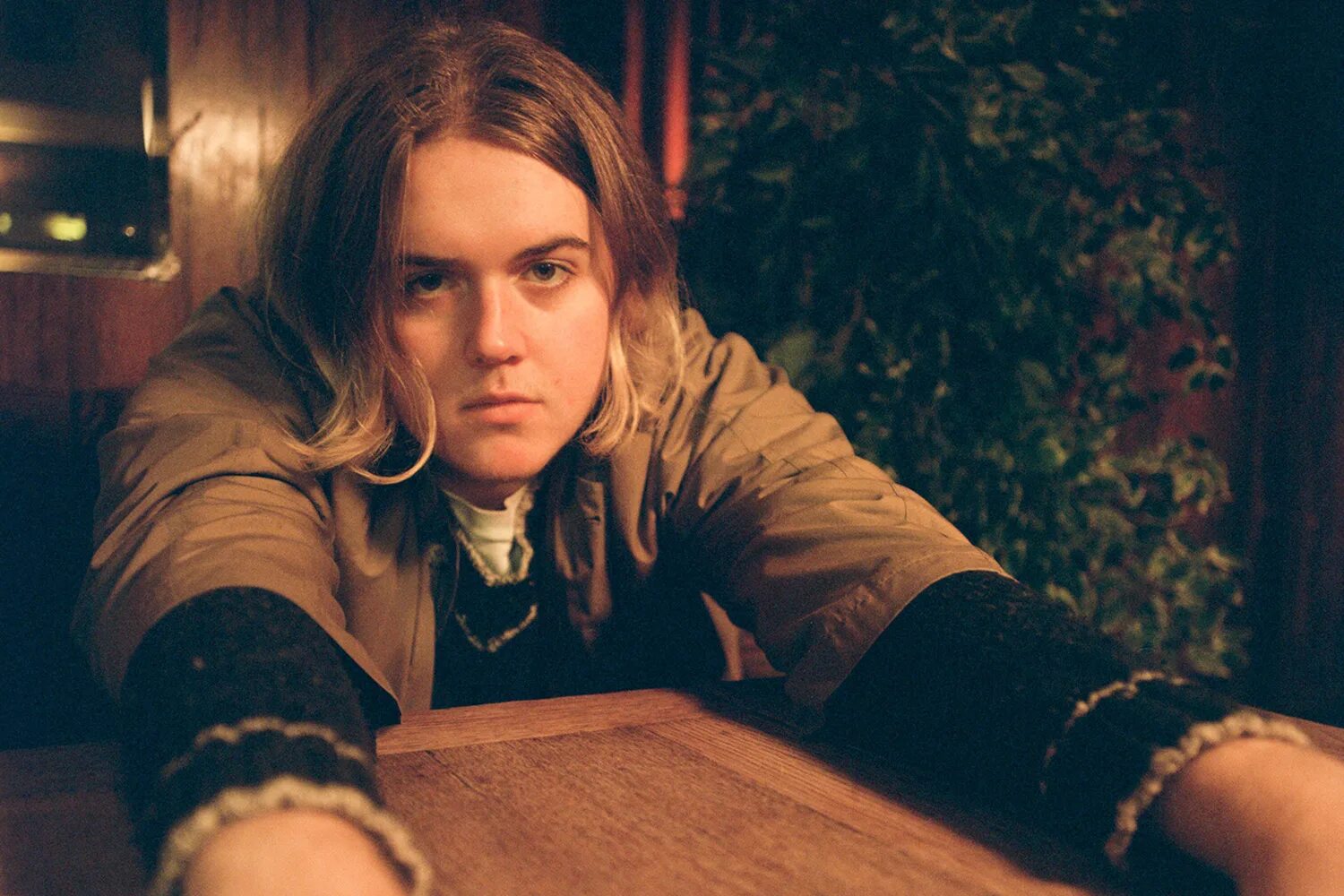 Oscar likes another boy. Fall out boy - love from the other side. She likes another boy. She likes another boy oscar lang. Oscar likes another boy.