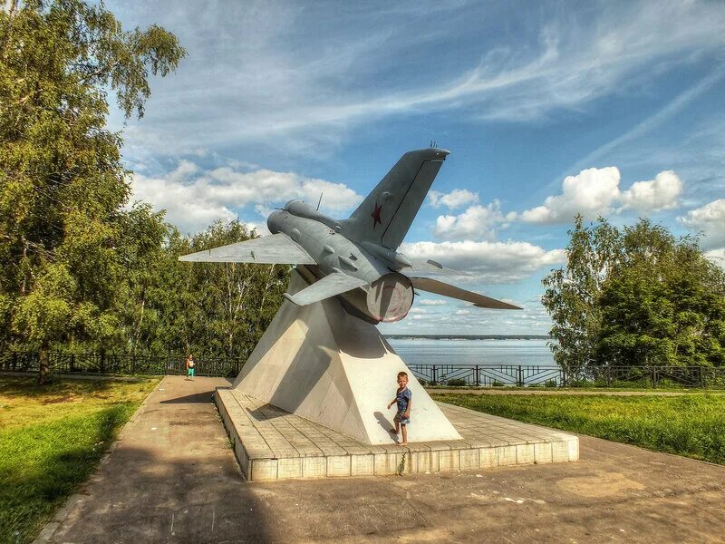 Чкаловский население. Чкаловск город в Нижегородской области. Памятник Чкалову в Чкаловске. Чкаловск (Нижегородская область) города Нижегородской области. Г Чкаловск Нижегородской области достопримечательности.