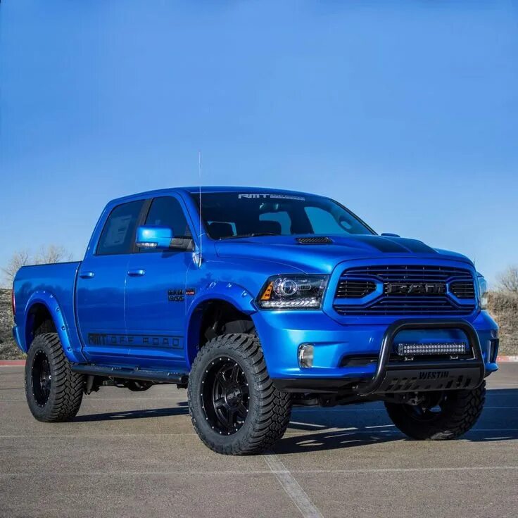 Blue ram. Dodge Ram 1500 Raptor. Dodge Ram 1500 оффроад. Dodge Ram и Ford Raptor. Ram 1500 TRX.