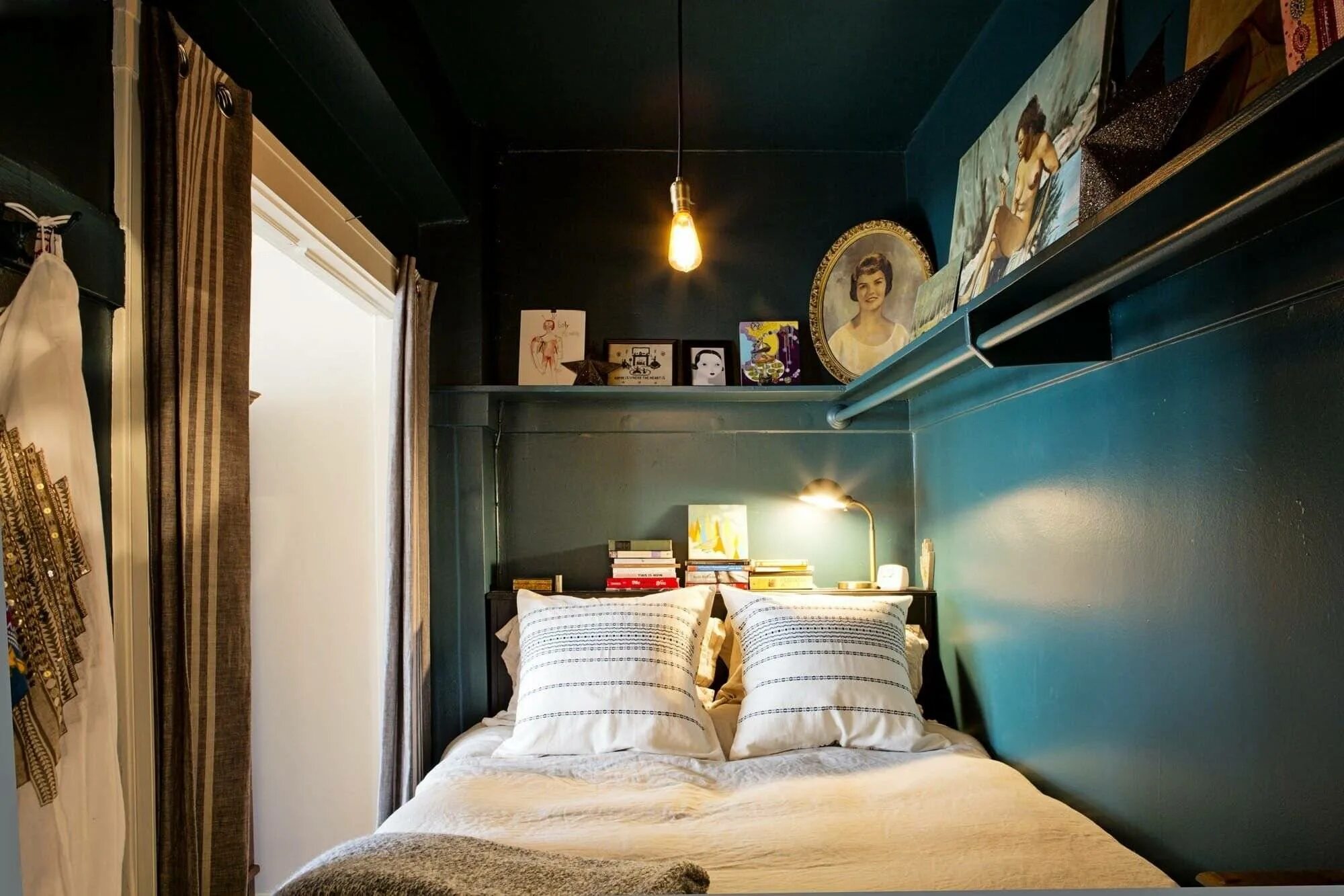 Камера 6 кв метров. Уютные маленькие спальни. Маленькая уютная спальня. Спальня в кладовке. Очень маленькая спальня.