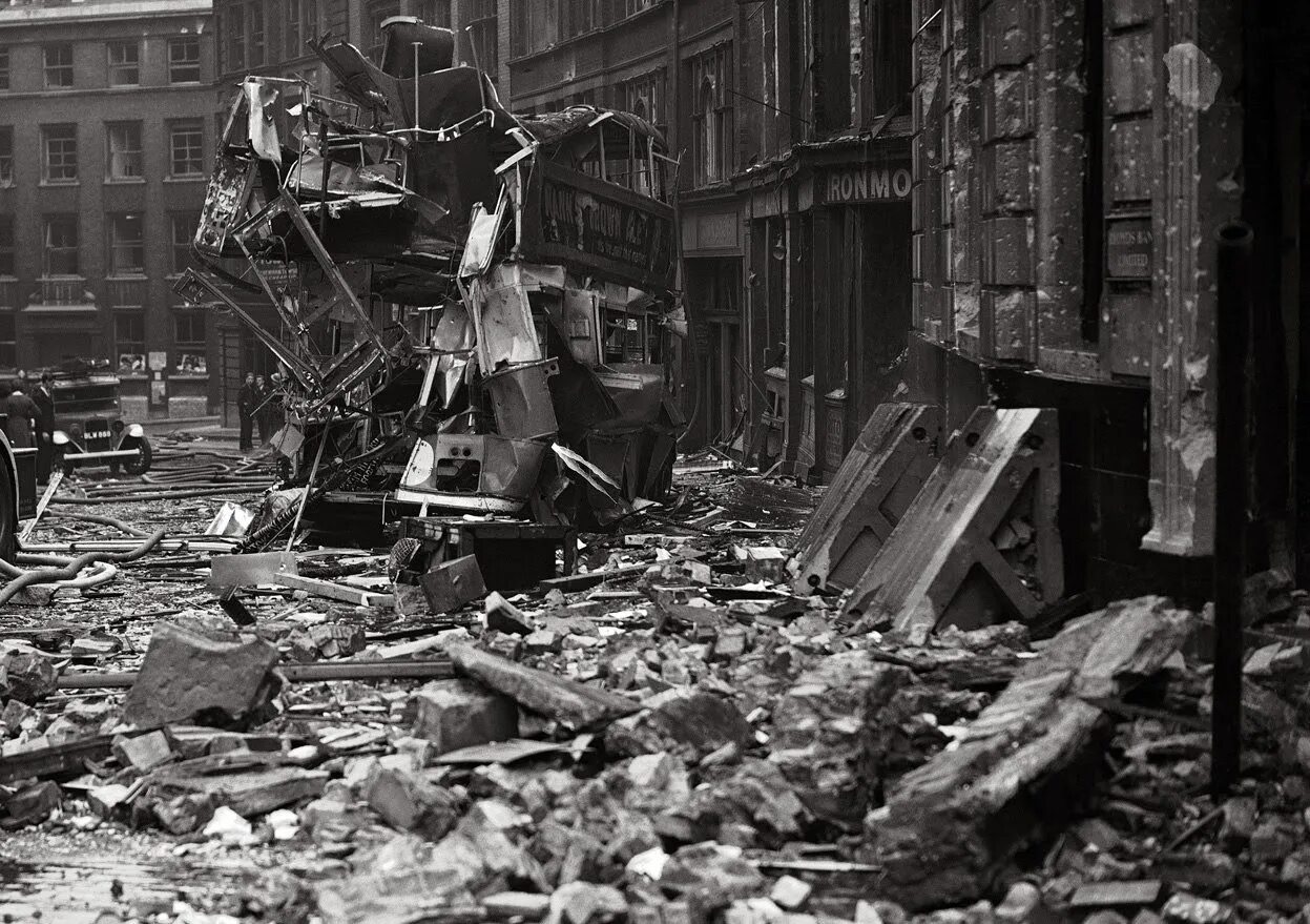 Последствия после великой отечественной войны. Бомбардировка Лондона 1940. Бомбежка Лондона в 1940. Лондон после бомбежки 1940. Блиц Лондон 1940.
