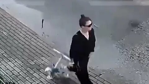В воронеже прохожий поднял