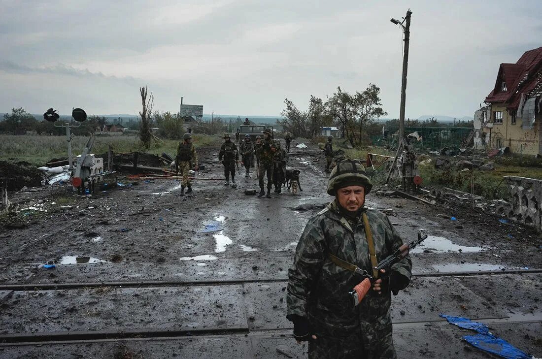 Ополченцы донбасса 2014. Боевые действия донбасс 2014. Ополчение донбасса 2014. Боевые действия донбасс 2014. Ополченцы донбасса.