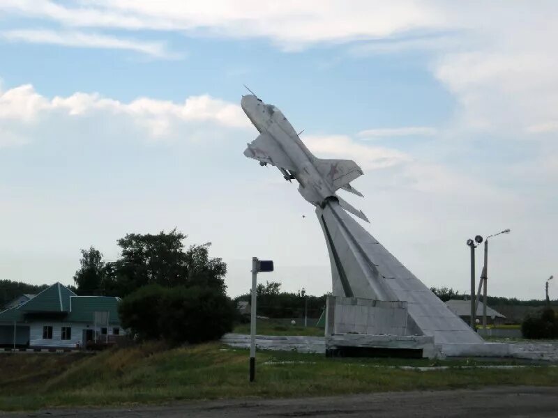 П волоконовка белгородской. Памятник самолет Волоконовка Белгородская область. Памятник самолет Белгород самолет Волоконовка. Поселок Волоконовка Белгородская область. Достопримечательность поселка Волоконовка Белгородская.