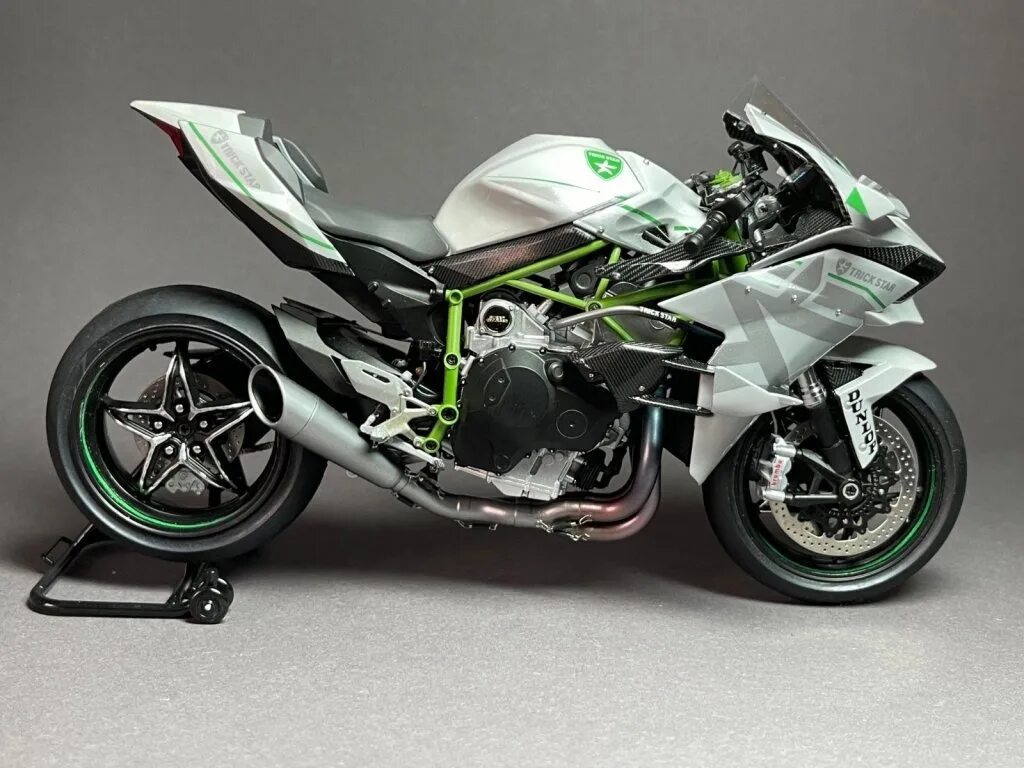 Ninja h2r. Kawasaki ninja h2r berlin. kawasaki ninja h2r artstation. kawasaki ninja h2r крутые фото.