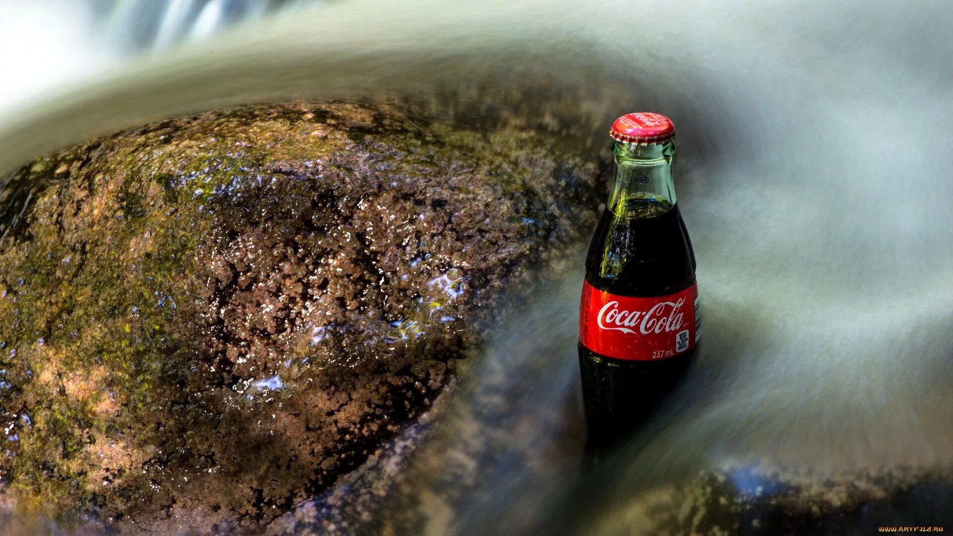 Coca cola напиток. Кока кола классик 250мл. Coca-cola. Кола. Coca cola 0 33 стекло.