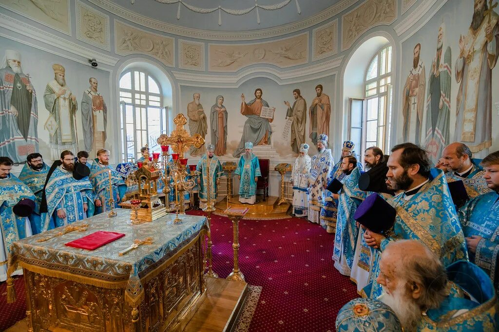 Сайт академия храмов. Храм Санкт Петербургской духовной Академии. Литургия в СПБДА 2001 год. Литургия СПБДА.