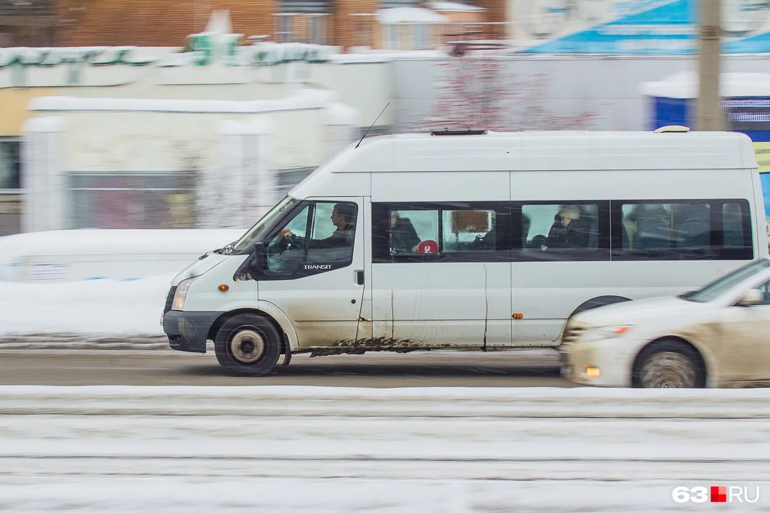 Маршрутное такси новые. Маршрутка. Газель маршрутка. Автобус мчится. Городской микроавтобус.