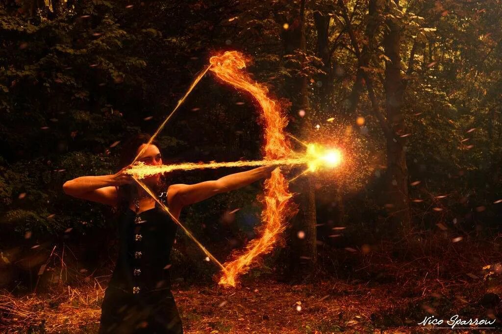 Я ловлю огнем. Огненная стрела. Огненный лучник. Волшебный лучник. Лук с огненными стрелами.