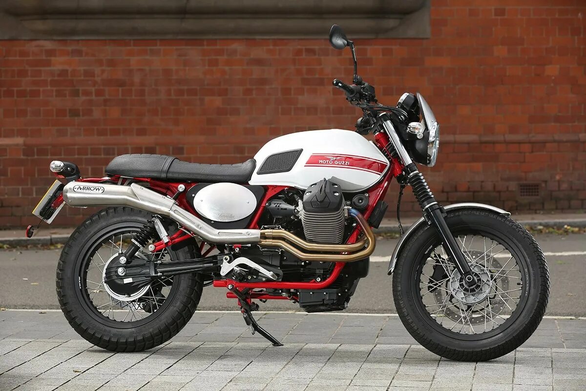 Мотоцикл комбат 400 купить. Moto Guzzi v7 Scrambler. Moto Guzzi v7 II Stornello Scrambler. Скремблер v Twin. Moto Guzzi v7 III Scrambler.