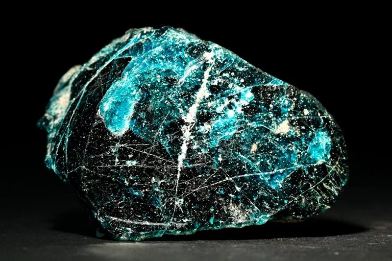 Обсидиан минерал. Вулканический камень обсидиан. Природное стекло обсидиан. Вулканическое стекло обсидиан. Натуральный обсидиан