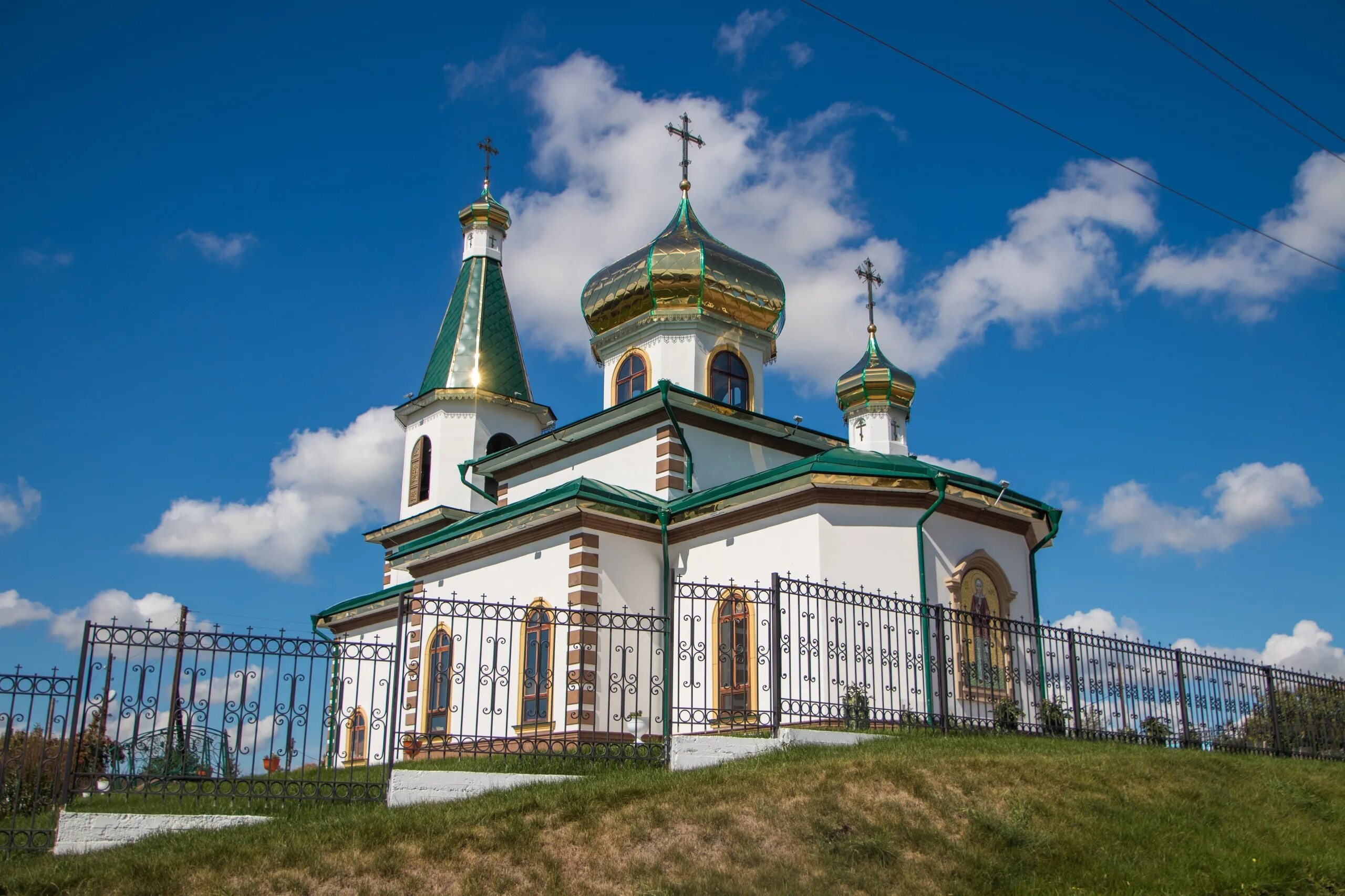 храмов в том числе