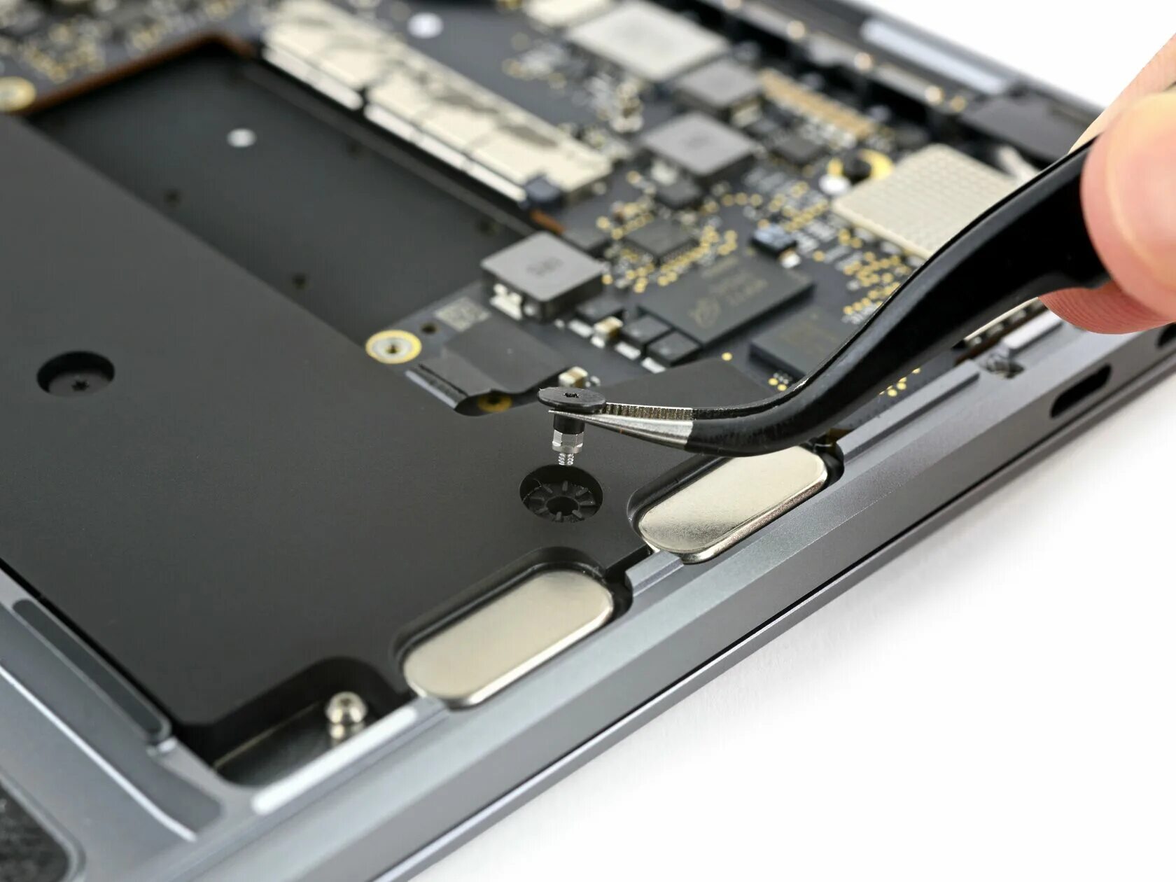 Сервисный центр macbook. MACBOOK iphone Teardown. MACBOOK Pro 13 m1 разобранный. Apple MACBOOK Pro 13 2015 апгрейд. MACBOOK Pro m1 IFIXIT.