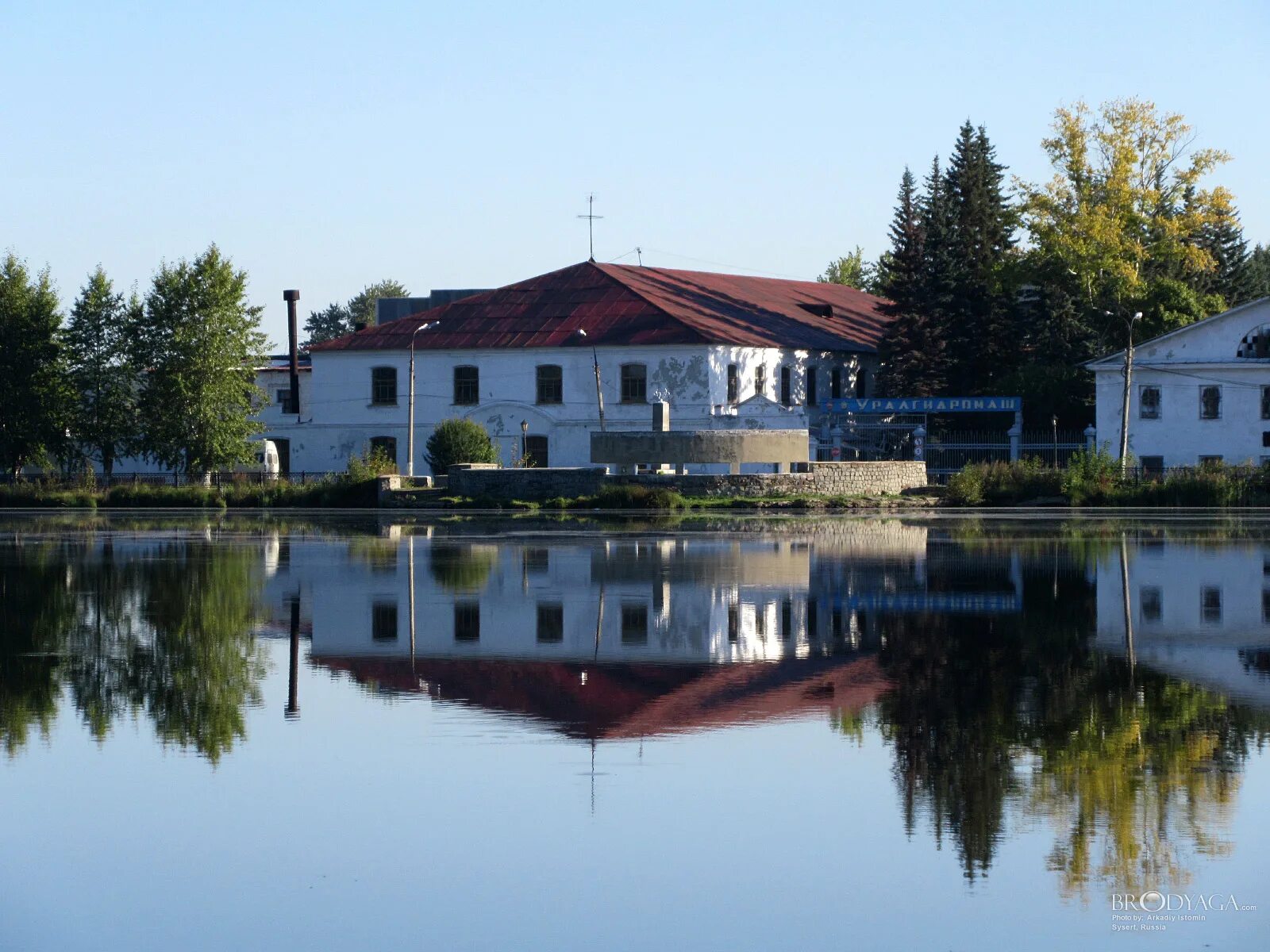 Завод в сысерти лето на заводе. Сысерть центр города. Санчурский социально-экономический техникум. Сысертская районная библиотека г сысерть. Сысерть и сысертский район.
