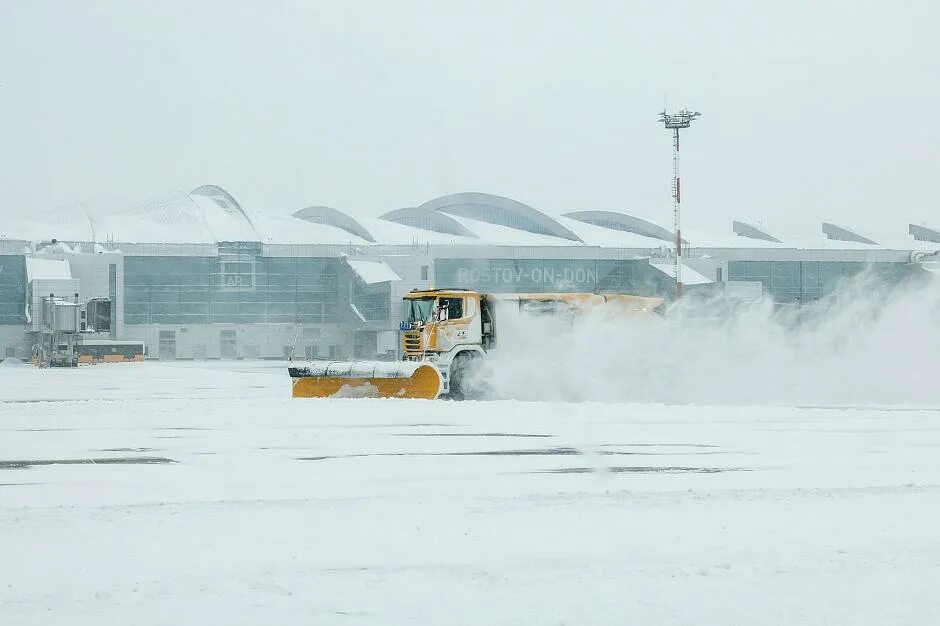 Ice effect on flight. Погода аэропорт 6. Snow in airport us. Погода аэропорт 6. Аэродром платов в ростове-на-дону.
