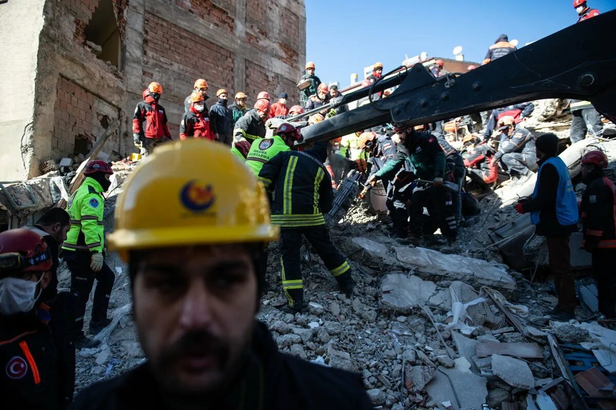 Землетрясение в Стамбуле 1999. Землетрясение в Турции 1999. Измир землетрясение 1999. Новости турция срочно