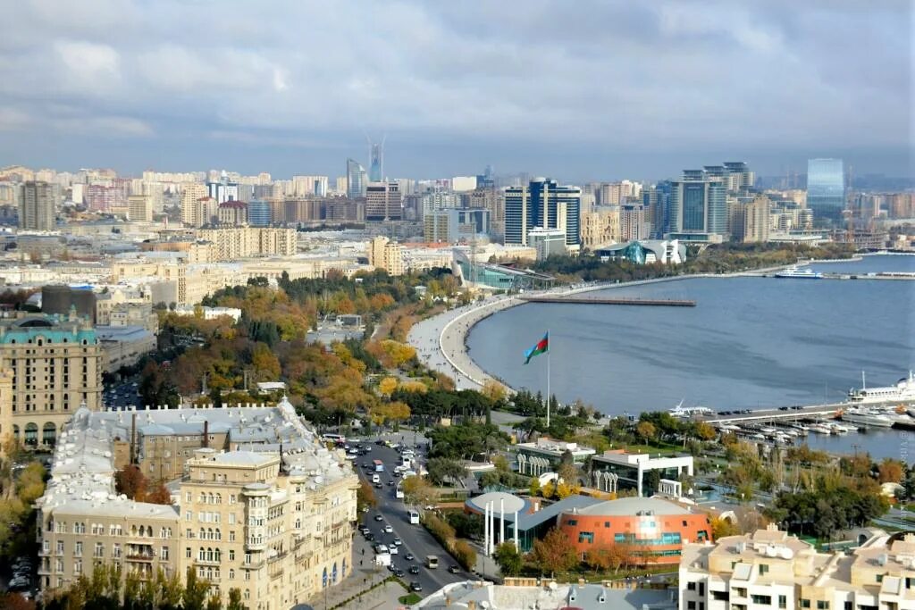 Погода в баку в сентябре. Бакинский бульвар Баку. Бакинский бульвар Баку Нагорный парк Баку. Баку Абшерон район. Гюнешли Баку.