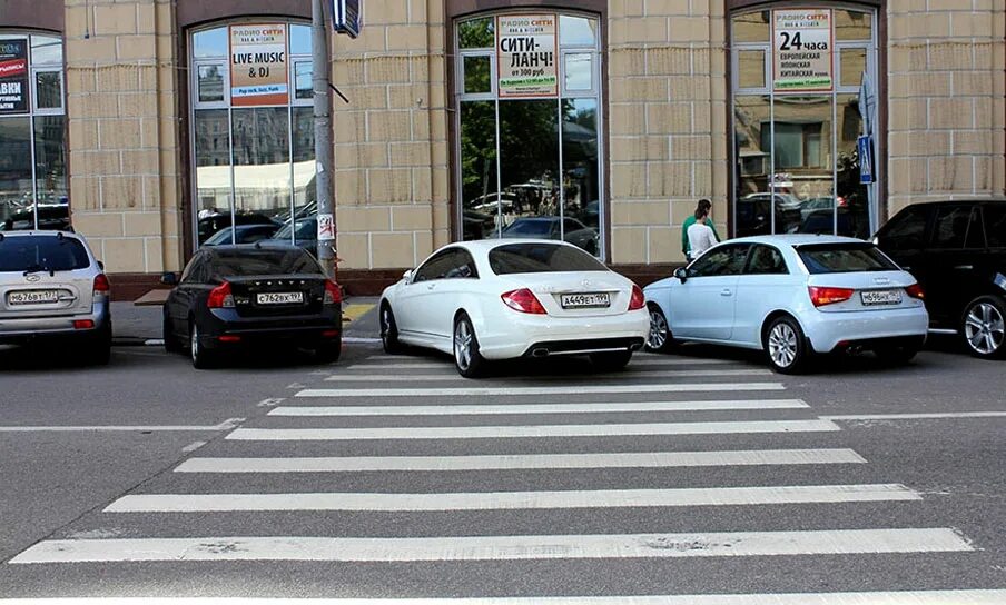 машина в неположенном месте