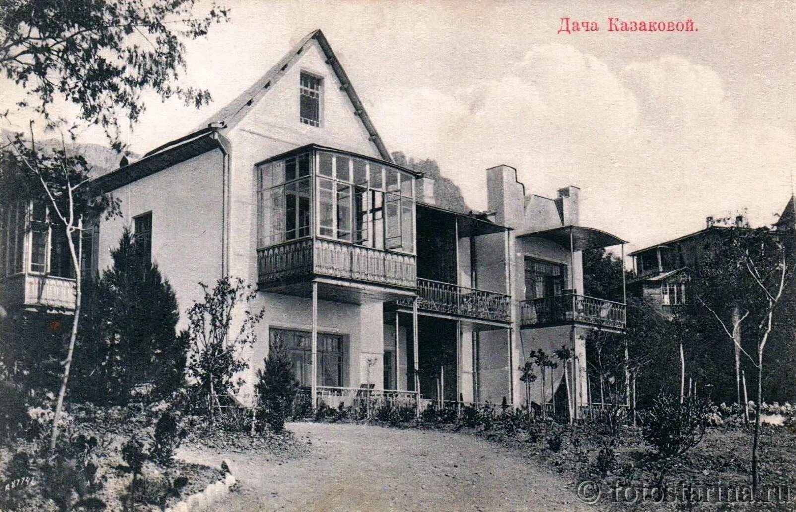 Дачи петровичи. Дача плечко в алупке. дача петровичи алупка. дача лемпицкого алупка. циан старая дача алупка.