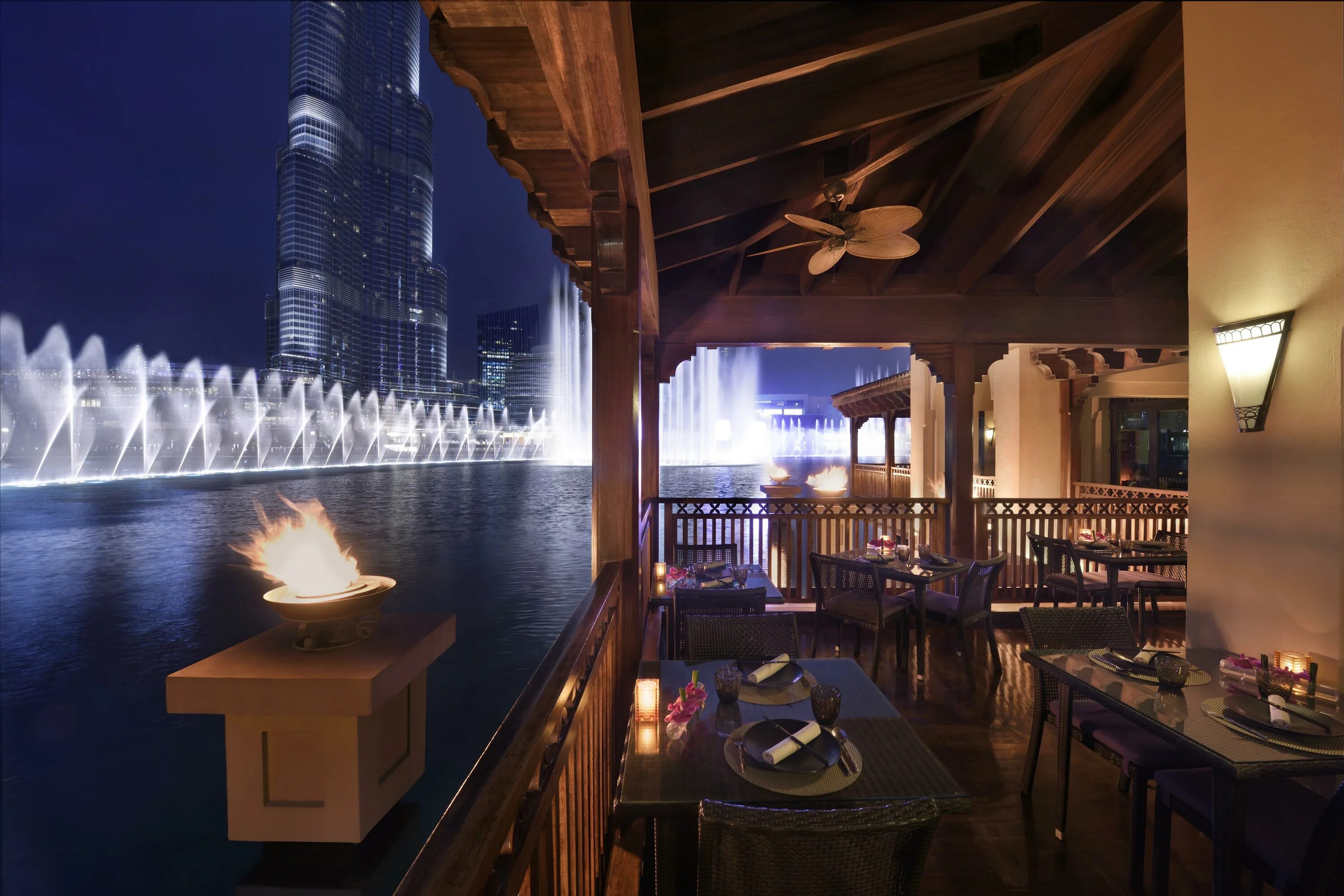 Ресторан с видом дубай. Thiptara ресторан в Дубай. Отель Palace Downtown Дубай. La Terrassa Дубай. Ресторан атмосфера Бурдж Халифа.