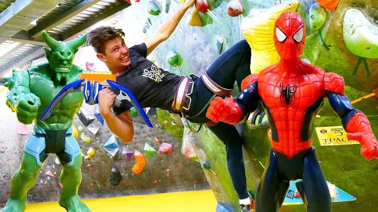 Superhero видео. Рик райкер стрекозец. Человек герой. Два супергероя. Супергерои видео.