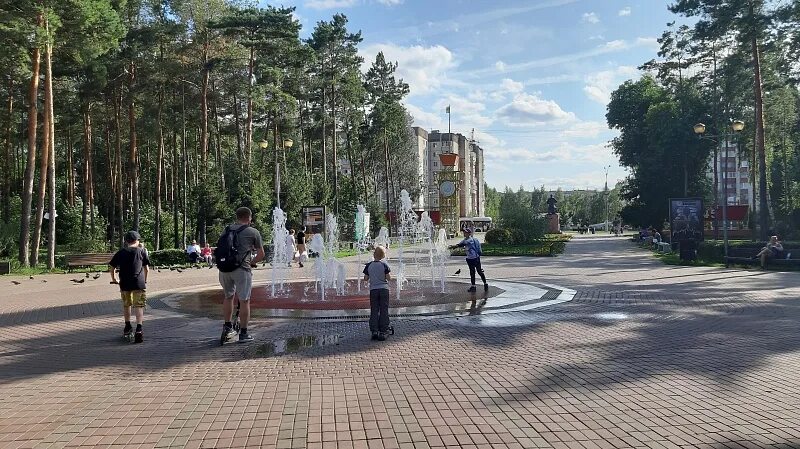 Собачья площадка липецк парк победы. Парк победы липецк. Аттракционы в парке победы липецк. Парк победы липецк 2023. Нижний парк липецк нижний парк.