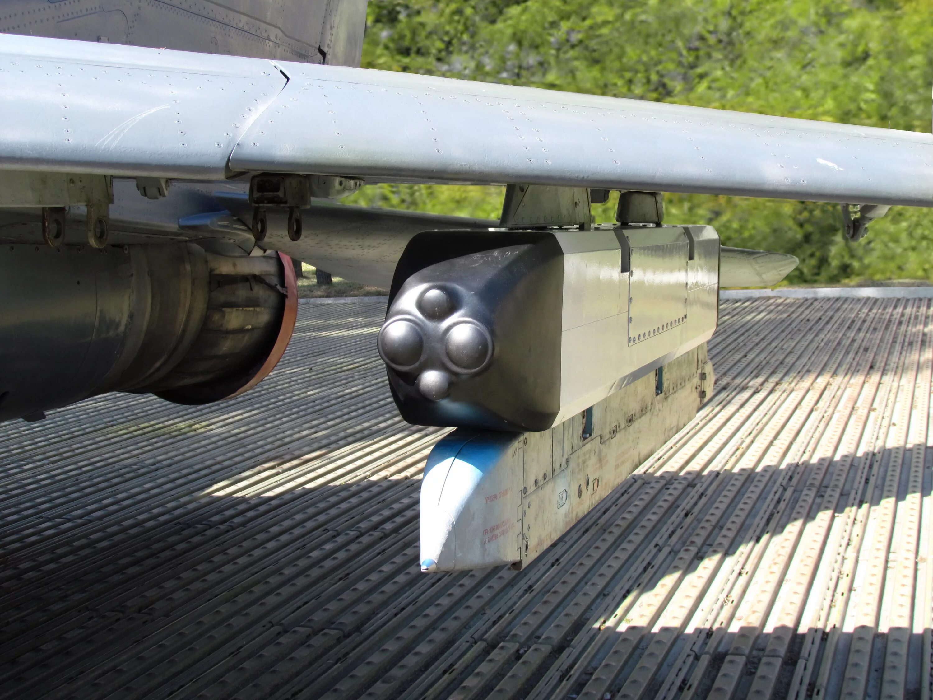 Бортовой комплекс обороны амулет. Бортовой комплекс обороны (бко). Обтекатель бко талисман. Бко талисман как работает. Бортовой комплекс талисман обороны авиационный.