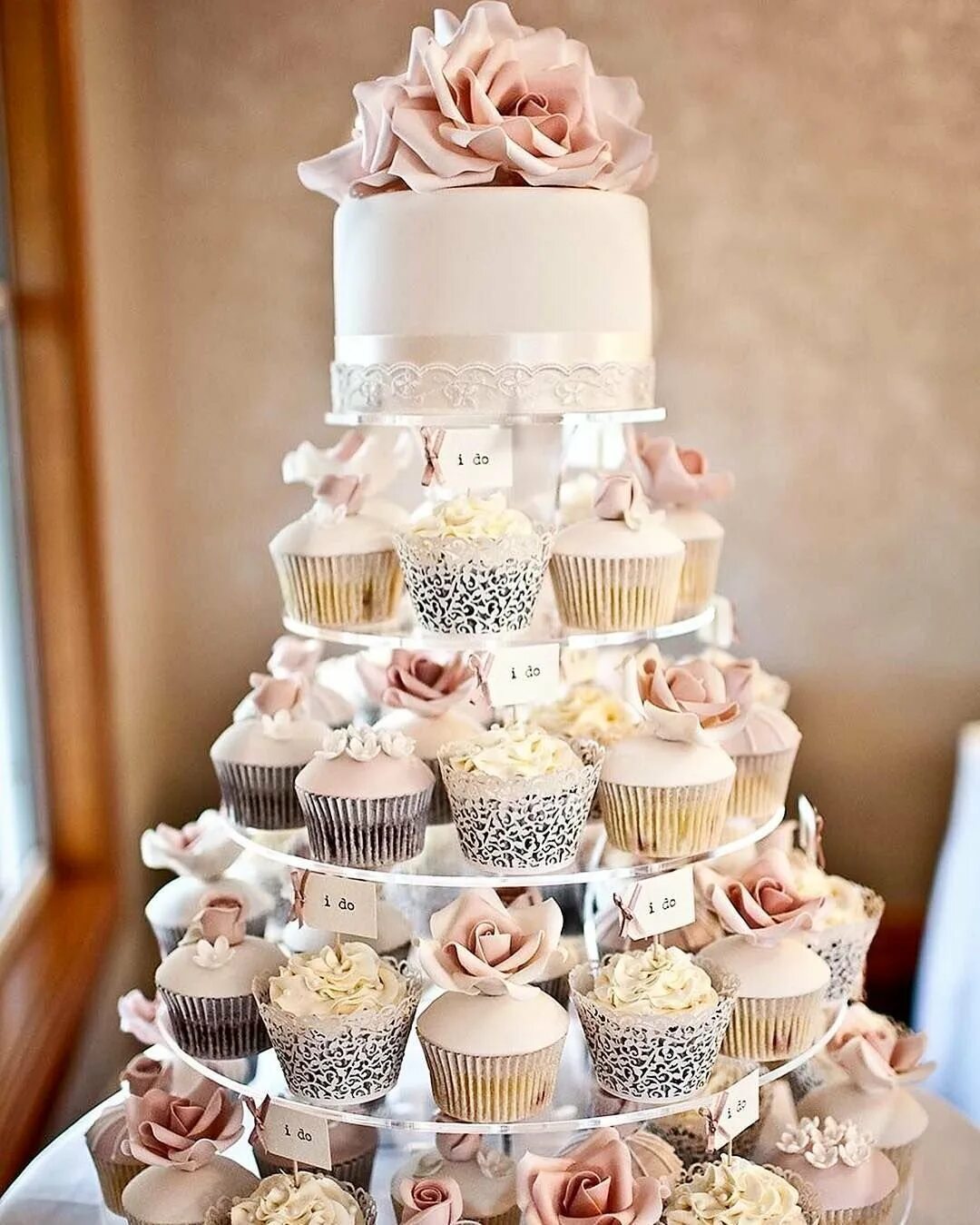 Красивые торты. Свадебный торт с капкейками. Свадебные капкейки. Свадебные пирожные. Тортик капкейки