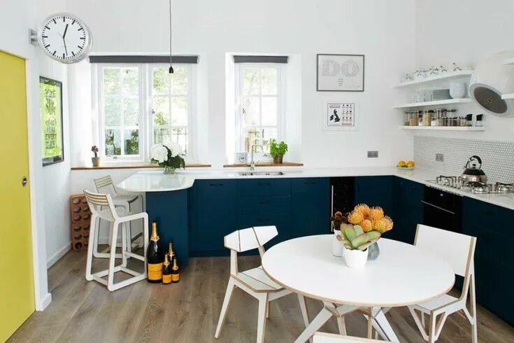 Michael C Hall designed by Kishani Perera - Неоклассика - Кухня - Лос-Анджелес -