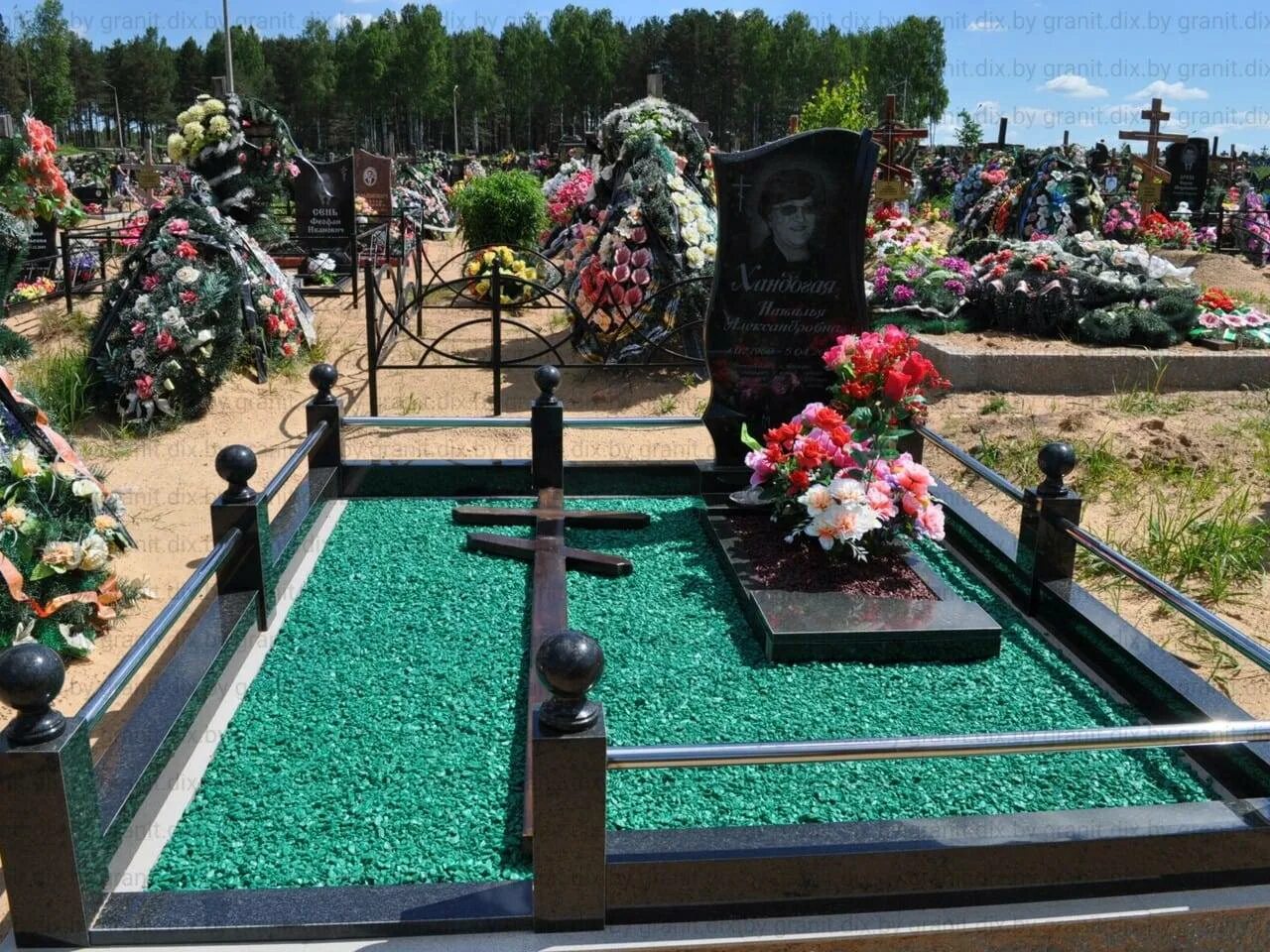 Нормы захоронения на кладбище. Муринское кладбище мраморная крошка. сергиев посад благоустройство могил. благоустройство могилы на кладбище. украсить могилу.
