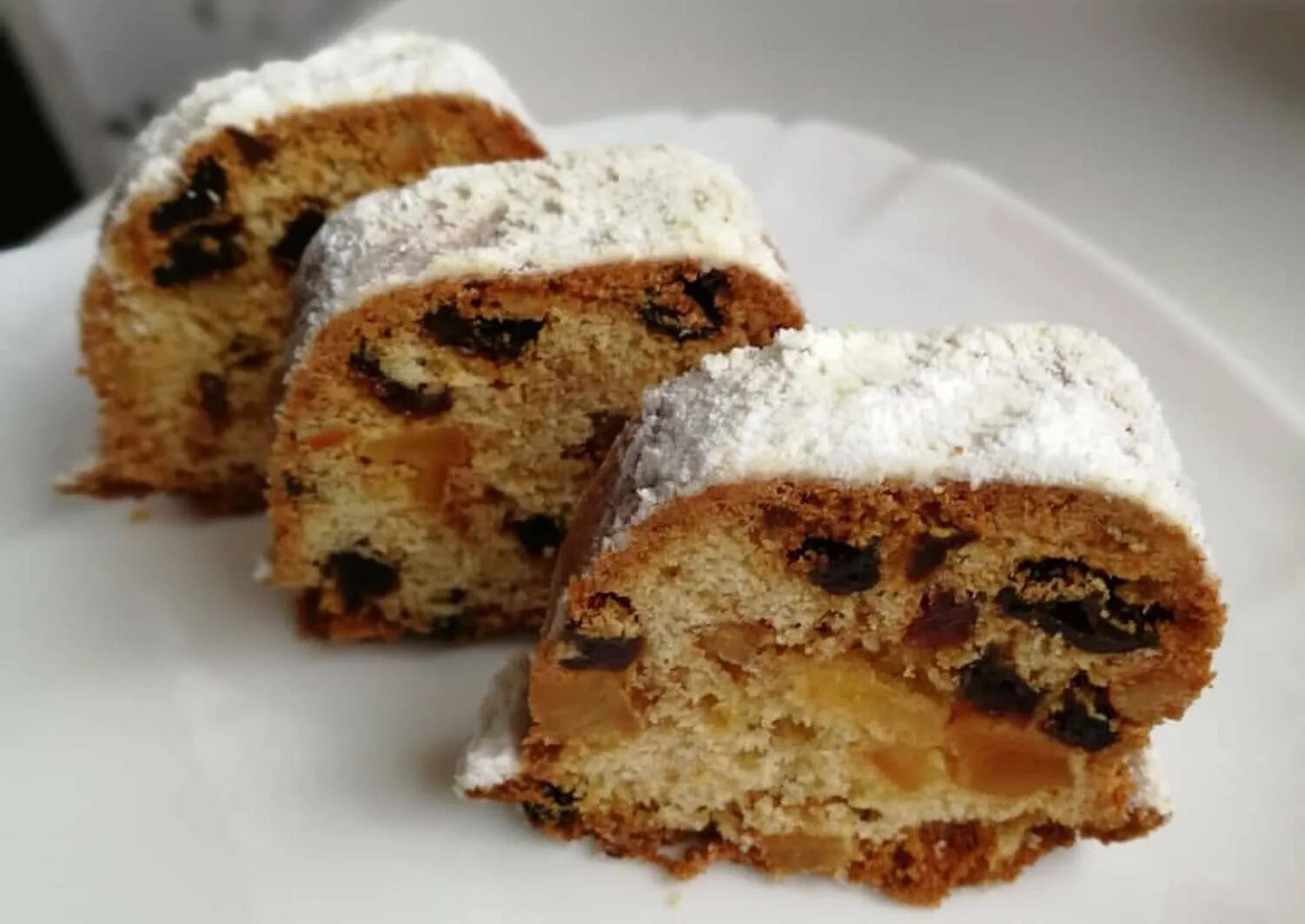 кекс столичный домашний рецепты. кекс с изюмом. кекс столичный тесто. кекс столичный. кексики с изюмом.