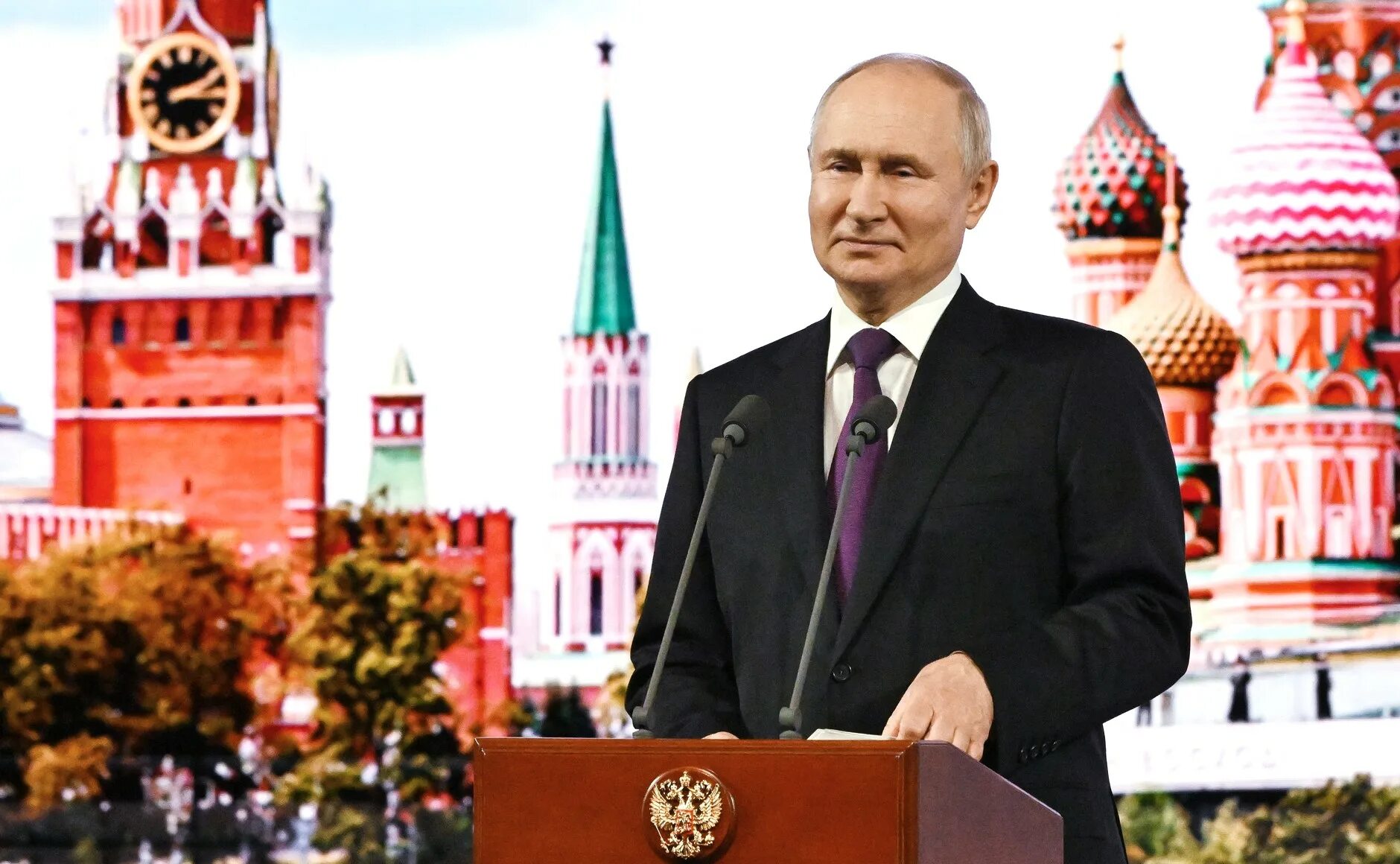 Официальное фото президента рф на сайте кремля Путин призвал выяснить подробности об ударе исламистов: Общество: Россия: Lenta.