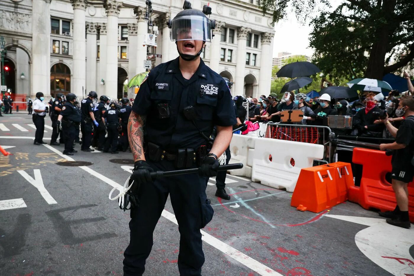 The police have arrived. Американ полиция эмерба. Полис бруталити.