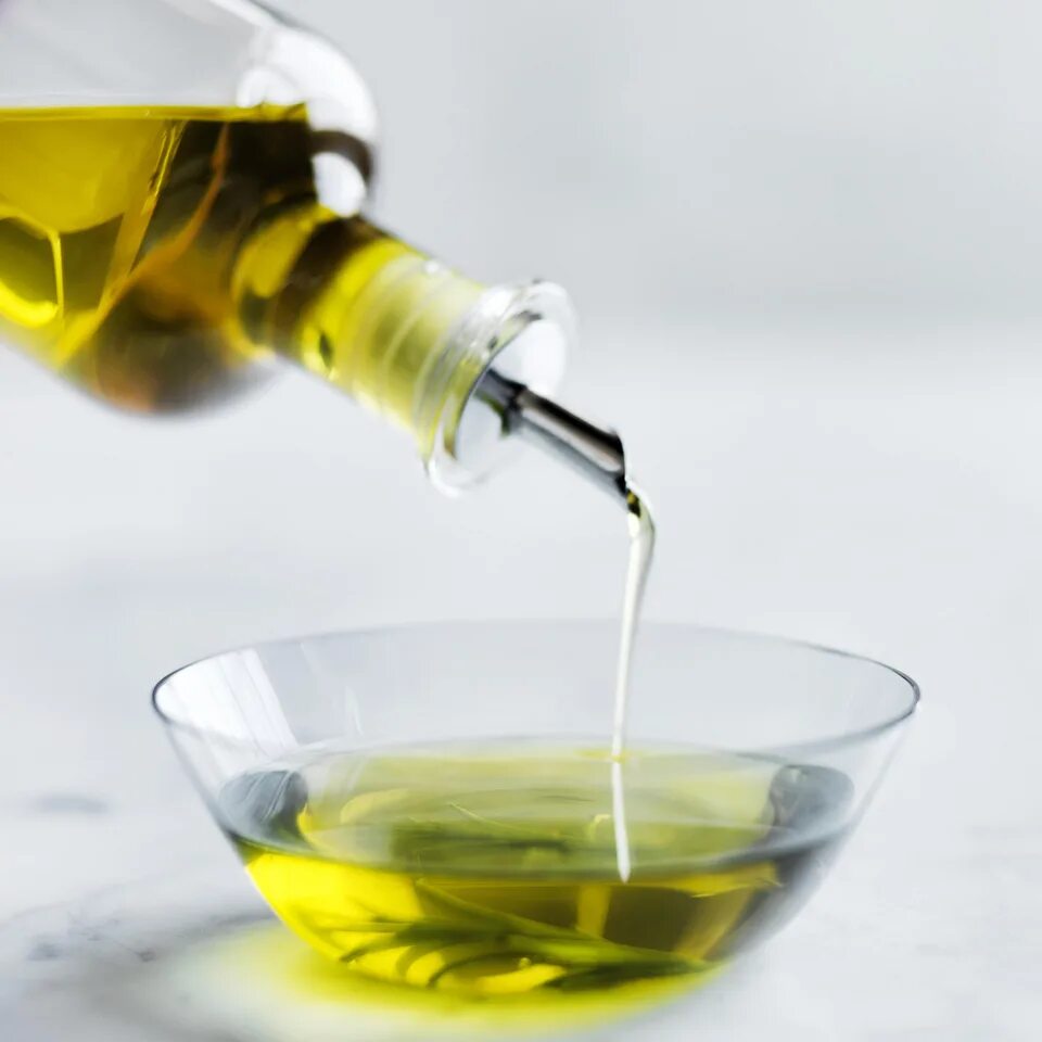 Пальмовое масло в оливковом масле. Оливковое масло. Масло оливковое рафинированное. Оливковое масло фон. Оливковое масло упаковка.