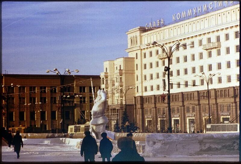 Зима 2000 года. Площадь революции Челябинск 1980. Площадь революции Челябинск 1936. Челябинск 2000 год площадь революции. Челябинск площадь революции 1990.