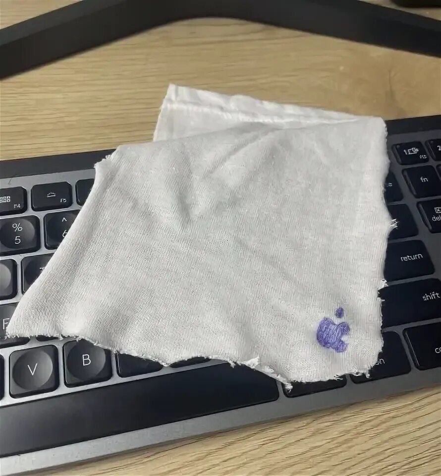 Тряпочка apple. Тряпка apple. тряпочка от apple. polishing cloth apple. тряпочка для айфона.