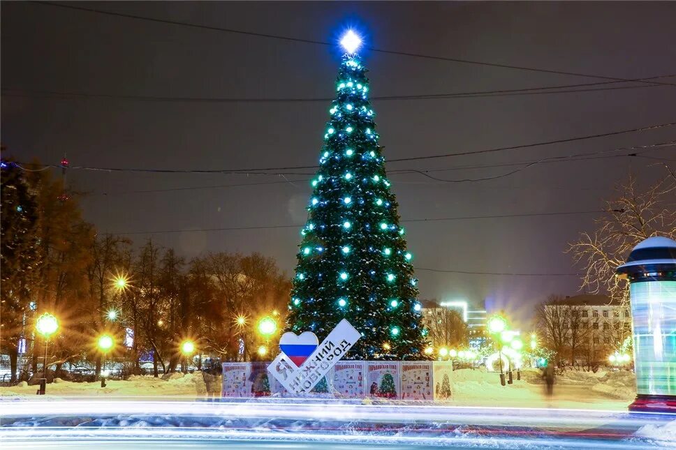 Новогодняя елка нижний. Елка на площади горького в нижнем новгороде 2022. площадь горького нижний новгород зима 2022. елка на площади горького в нижнем новгороде 2021. площадь горького нижний новгород новый год.