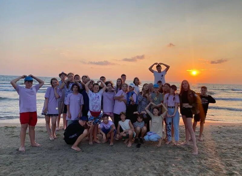 девочки в летнем лагере на море. работа вожатой на море. название лагерей в россии. вдц орленок дети. спо вожатые.
