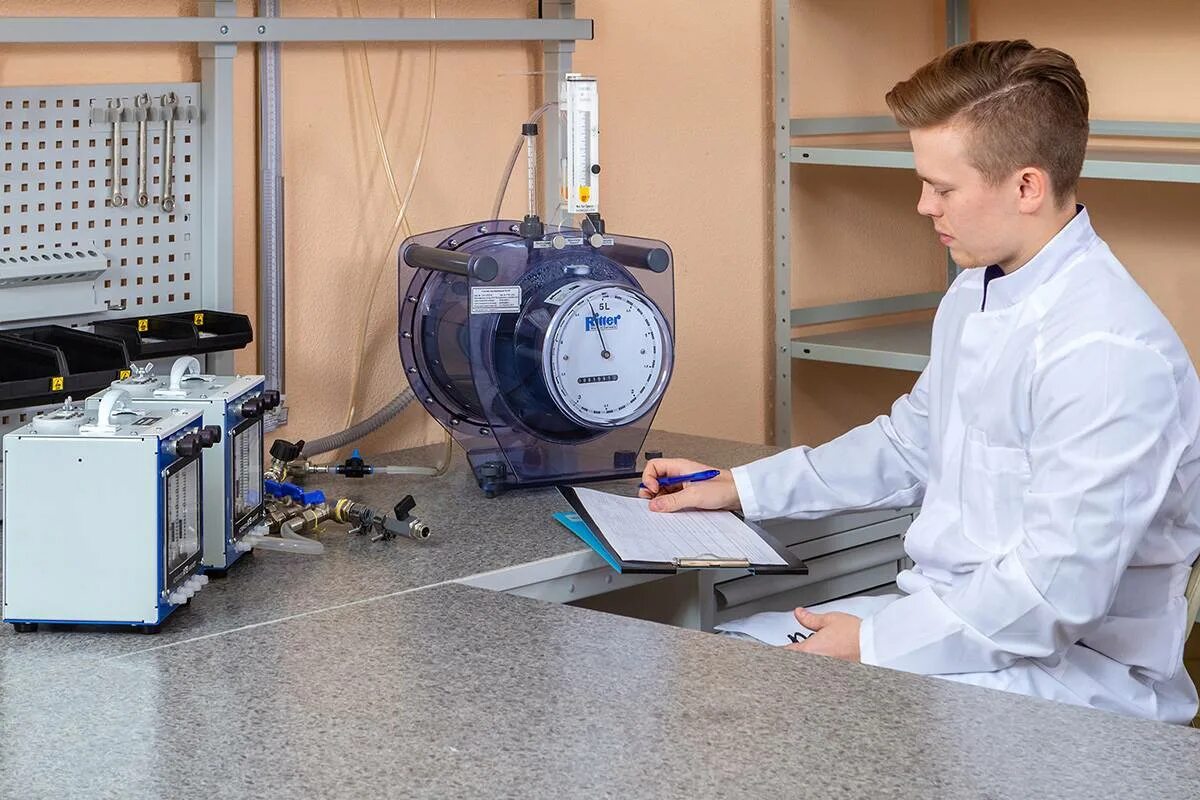 Аттестат аккредитации на поверку средств измерений. Поверка приборов официально. Аттестат аккредитации ростовский цсм. Прибор для поверки манометров. Поверка оборудования.